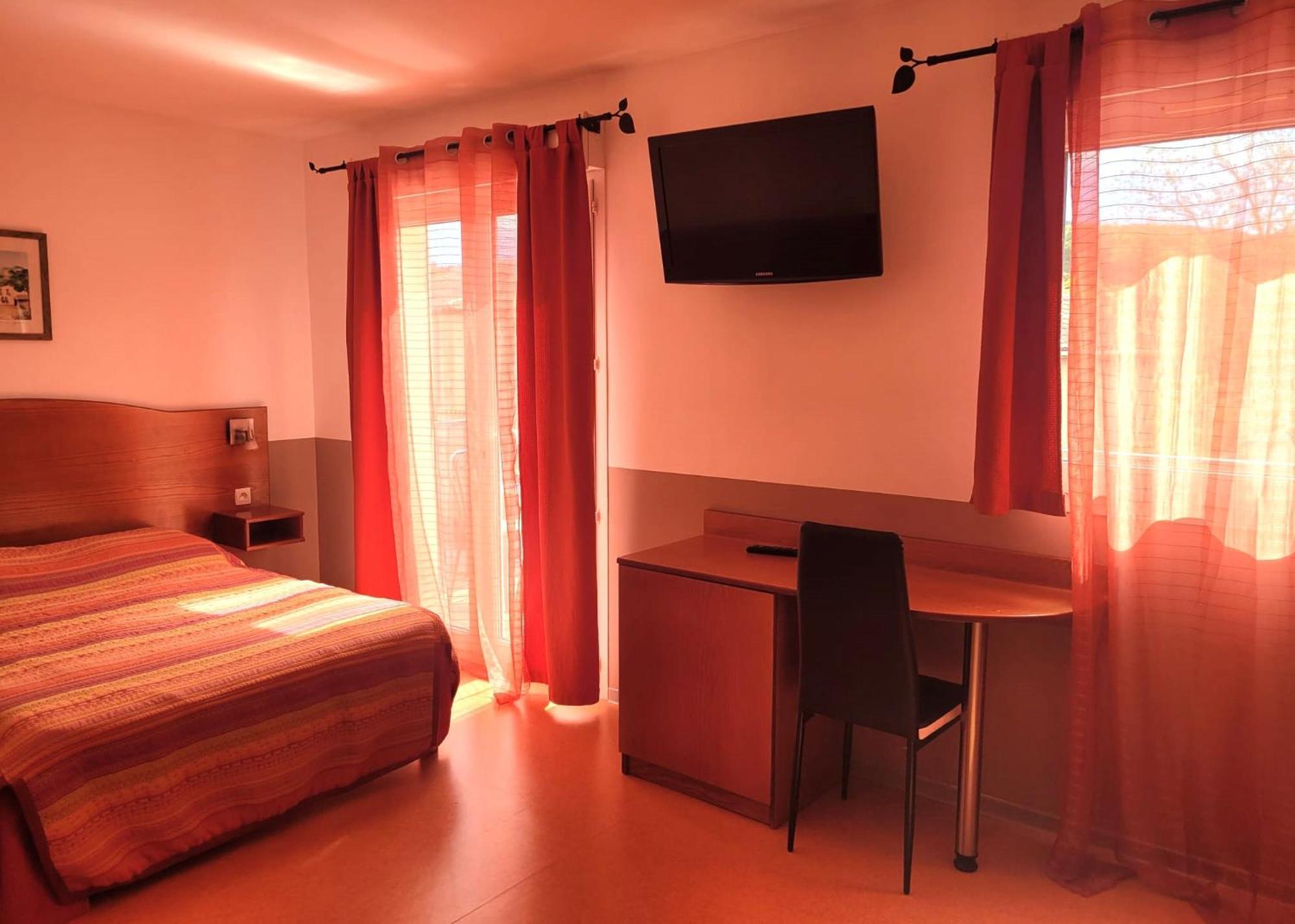 Hotel De L'Orb Bédarieux Екстериор снимка