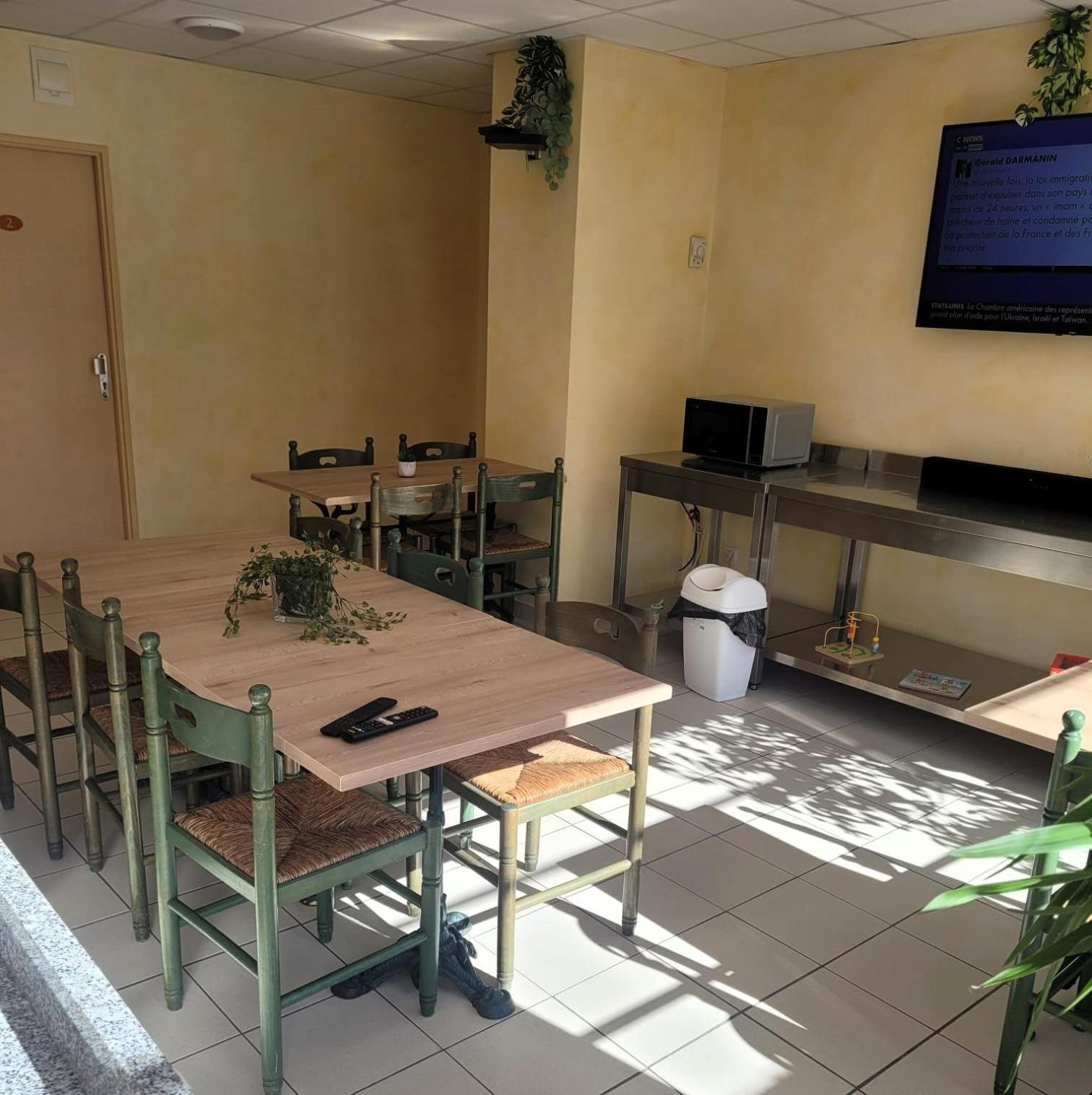 Hotel De L'Orb Bédarieux Екстериор снимка