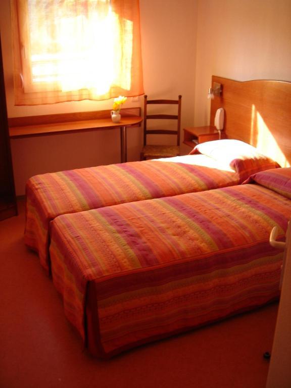 Hotel De L'Orb Bédarieux Стая снимка