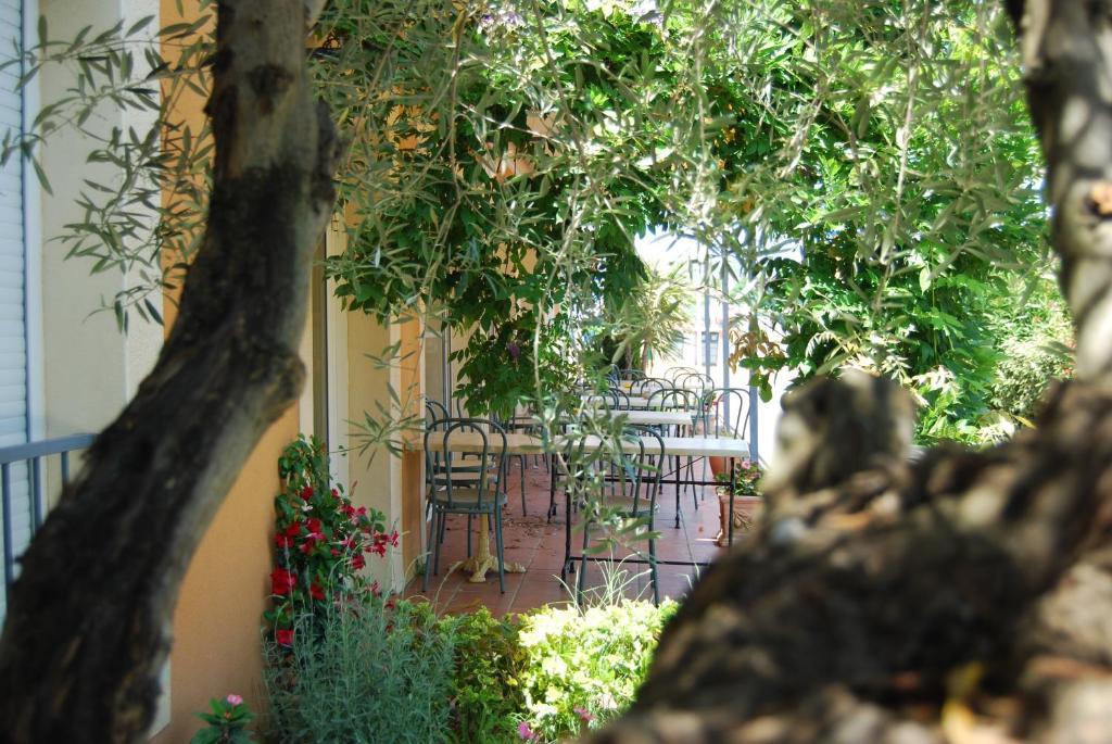 Hotel De L'Orb Bédarieux Екстериор снимка