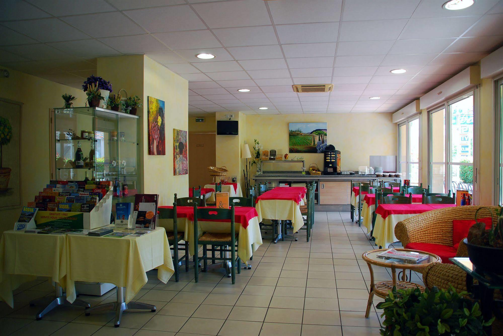 Hotel De L'Orb Bédarieux Екстериор снимка